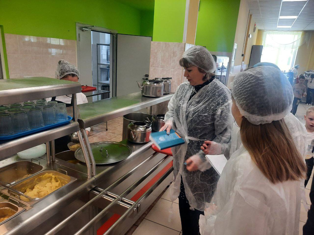 В Челябинске к контролю за организацией питания подключились родители